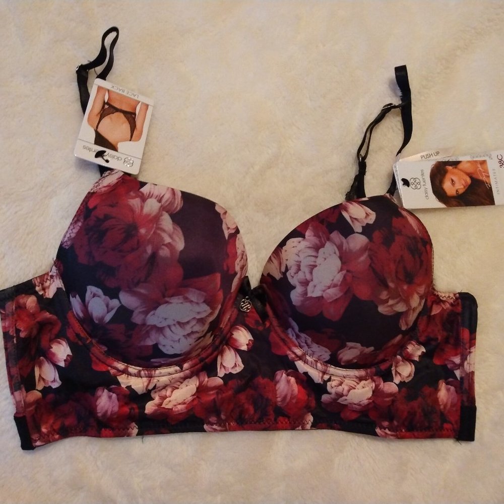 Daisy Fuentes bra